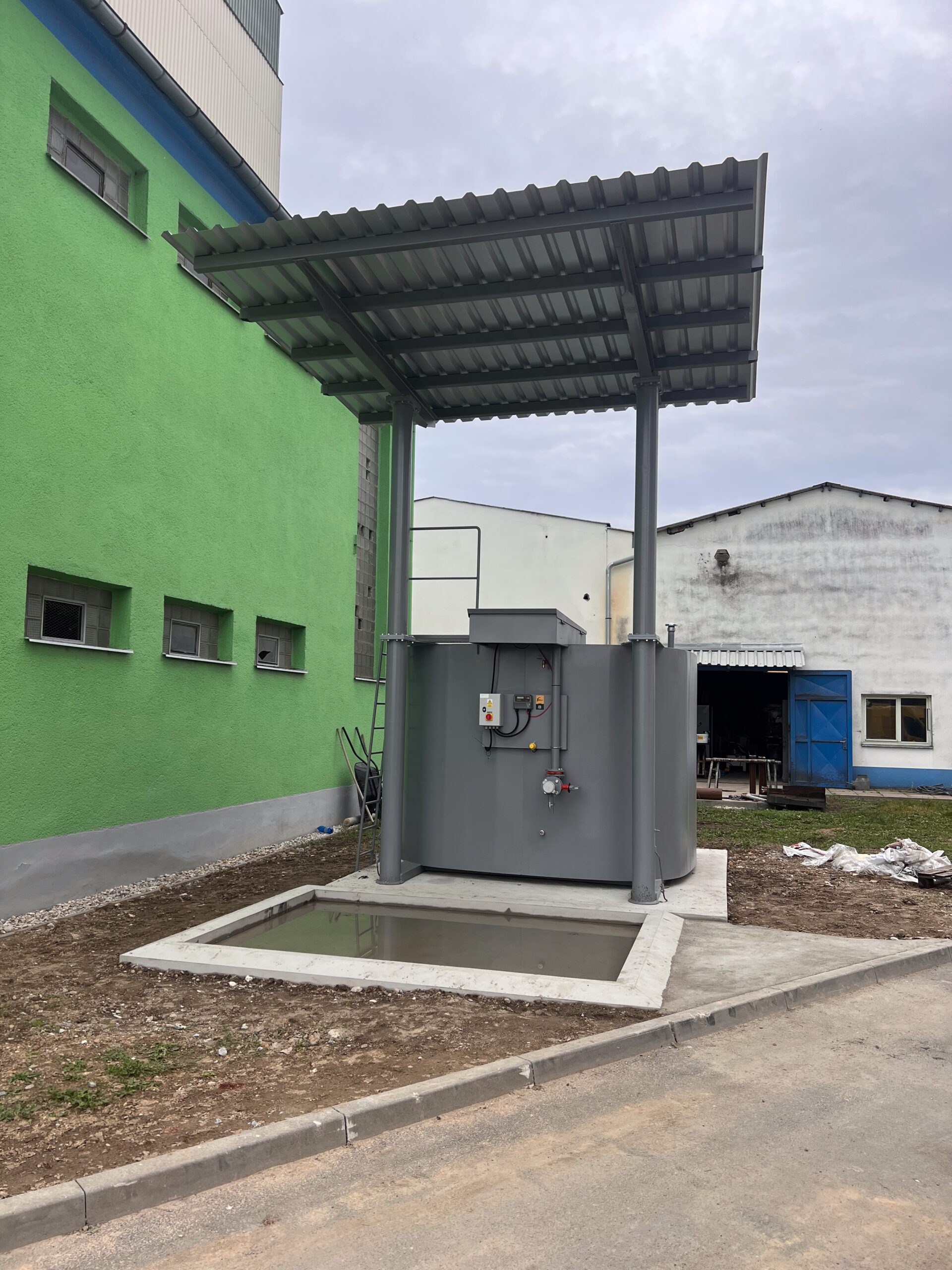 Armatura a potrubní rozvody při výstavbě firemní čerpací stanice FuelingBest